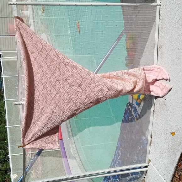 H#52 Pillow fort Mermaid Blanket - Picture 1 of 4